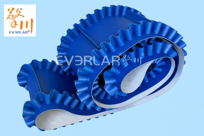 藍色PVC輸送帶加裙邊擋板導(dǎo)條耐磨耐油耐腐蝕工業(yè)皮帶定制