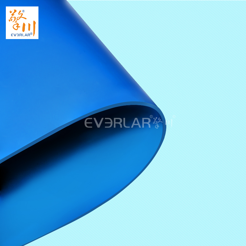 易清潔TPU輸送帶加導(dǎo)條精準(zhǔn)定位藍(lán)色食品級傳送帶廠家定制