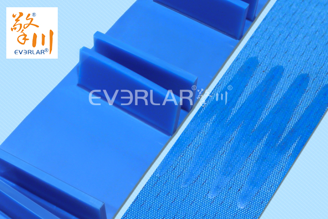 藍(lán)色PU輸送帶加擋板耐腐蝕食品級(jí)海鮮分揀機(jī)專配傳輸帶廠家定制