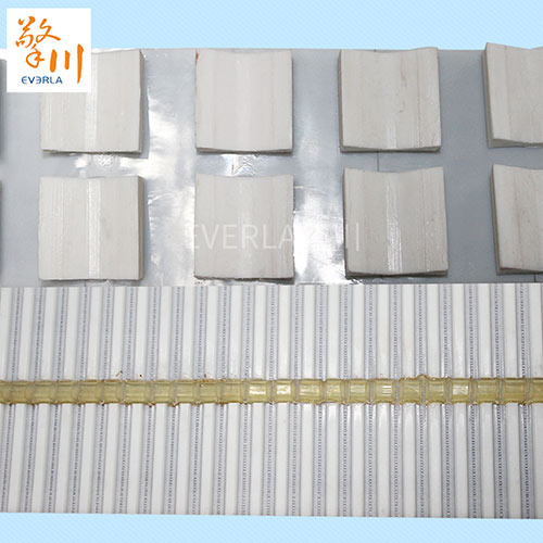 1637136839324480.jpg 白色食品輸送帶